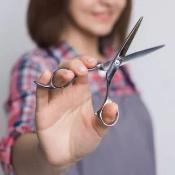 Как правильно держать ножницы при стрижке волос